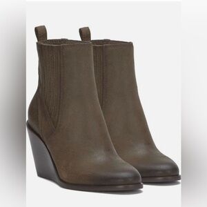 Lucky Brand Women's Wilano Soft Suede 
Wedge Ankle Boot, Desert Palm Size 8.5